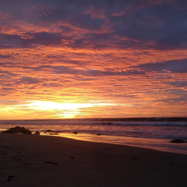 Atardecer en la playa de Punta Sal, Tumbes